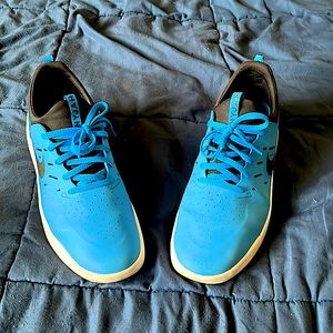 Men’s size 11 Nike shoes